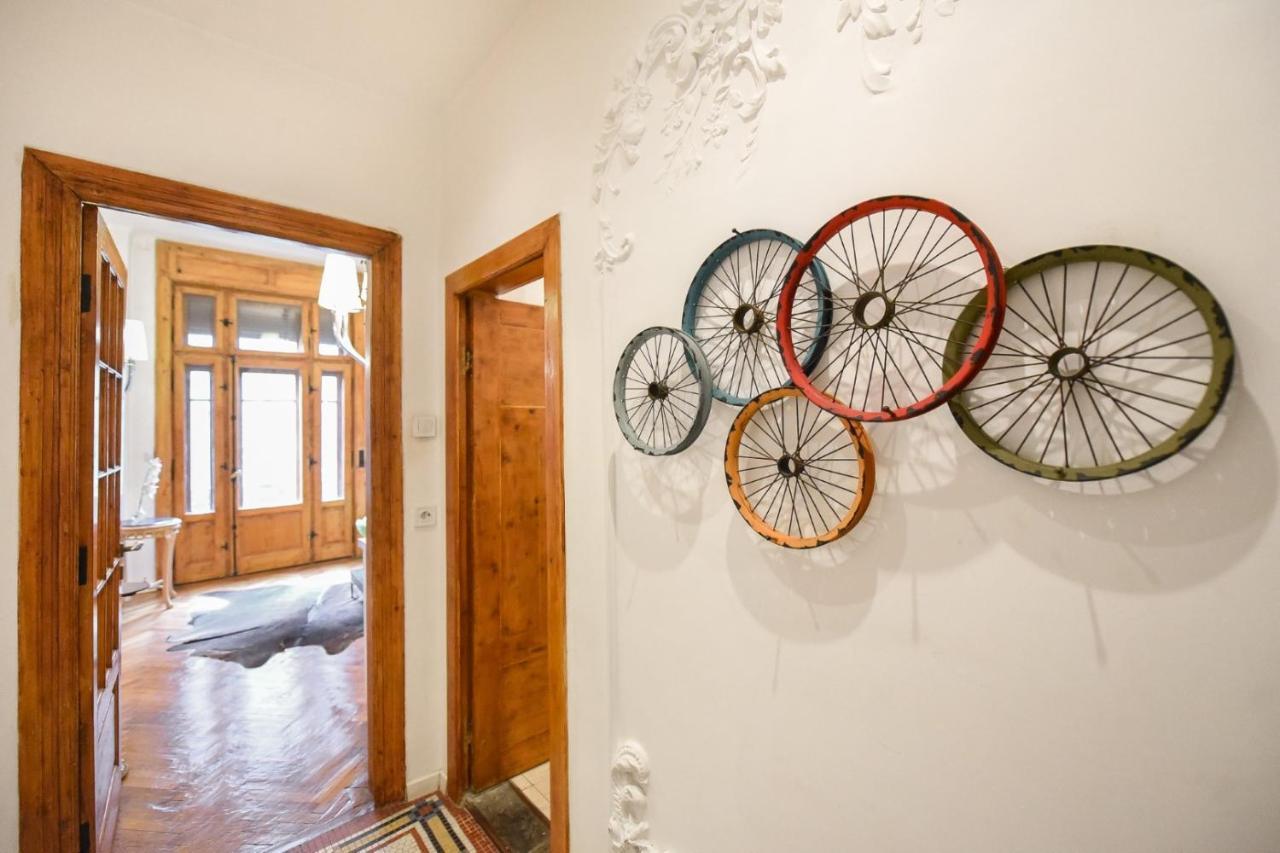 Love.Travel.Explore ♥️Apt W/ Balcony In Old Town Apartment Bucharest Luaran gambar