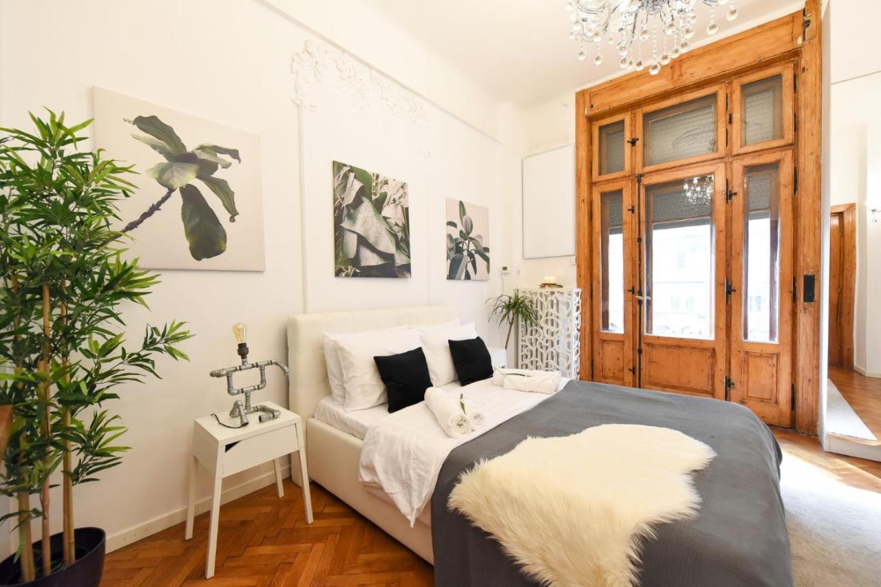 Love.Travel.Explore ♥️Apt W/ Balcony In Old Town Apartment Bucharest Luaran gambar