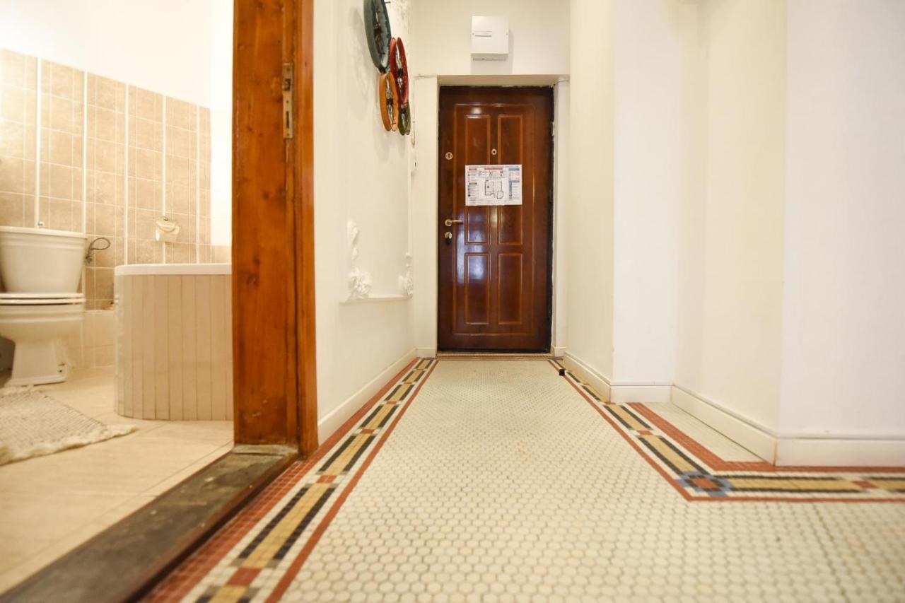 Love.Travel.Explore ♥️Apt W/ Balcony In Old Town Apartment Bucharest Luaran gambar