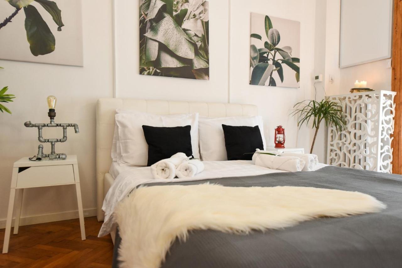 Love.Travel.Explore ♥️Apt W/ Balcony In Old Town Apartment Bucharest Luaran gambar