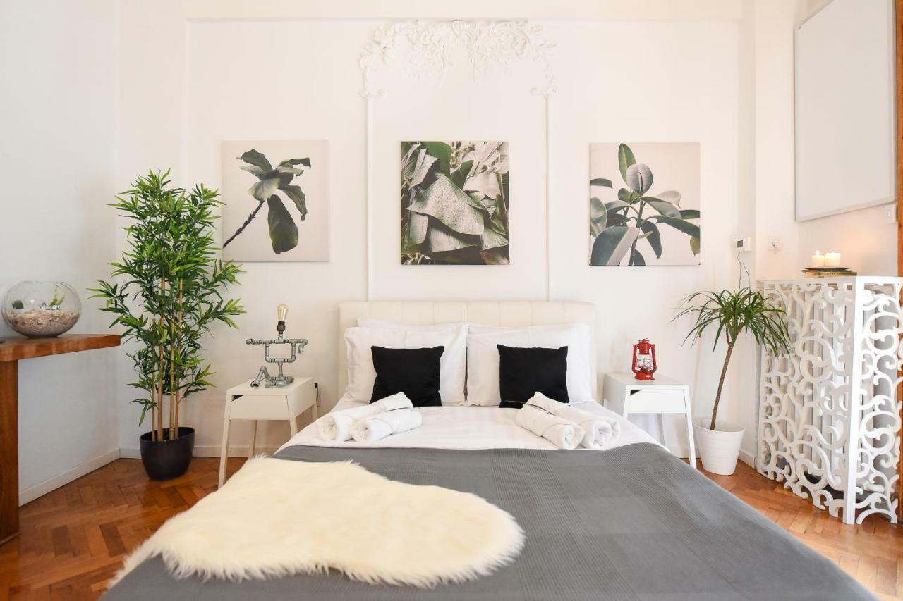 Love.Travel.Explore ♥️Apt W/ Balcony In Old Town Apartment Bucharest Luaran gambar