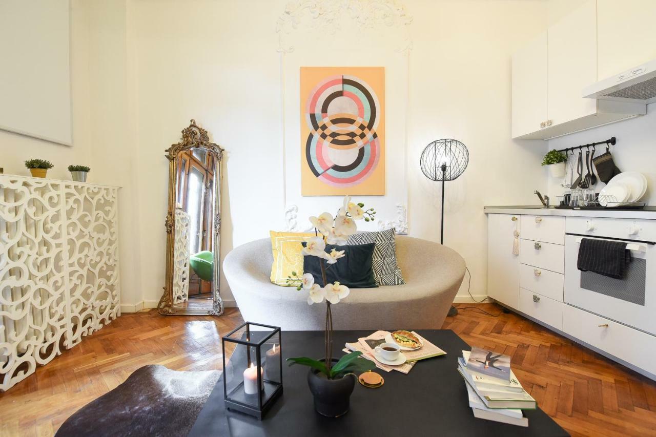 Love.Travel.Explore ♥️Apt W/ Balcony In Old Town Apartment Bucharest Luaran gambar