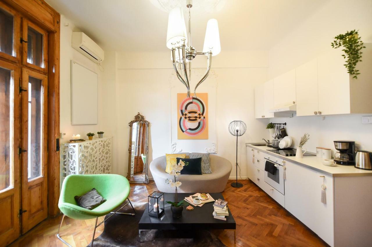 Love.Travel.Explore ♥️Apt W/ Balcony In Old Town Apartment Bucharest Luaran gambar